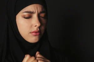 Muslim woman reciting dua to bring back lost love