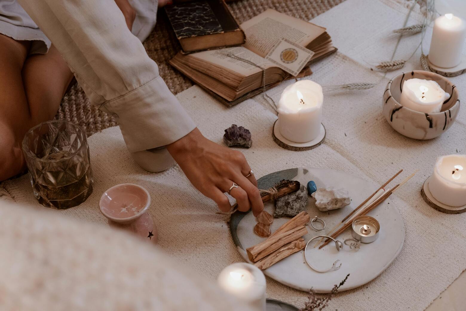 Attraction Love Spells: A Complete Guide to Finding True Love and Meaningful Relationships